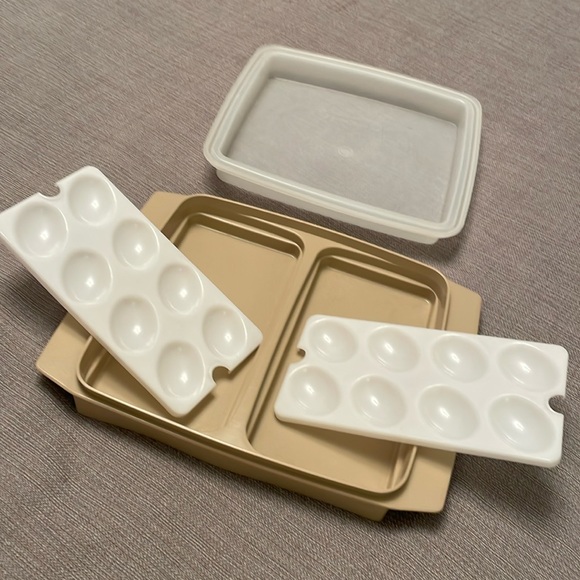 Tupperware Deviled Egg Container - Egg Holder Tan Color Base Good Condition - Picture 4 of 7